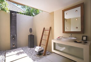 Bruser, brusehoved med spredningseffekt, designertoiletartikler