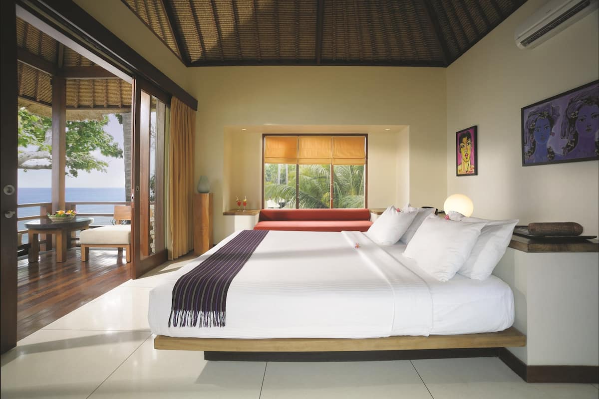 room, ocean view | 1 bedroom, minibar, in-room safe, blackout curtains