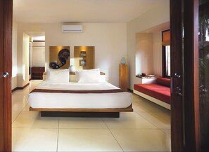 Minibar, in-room safe, blackout curtains, iron/ironing board - Qunci Villas Resort (Senggigi)