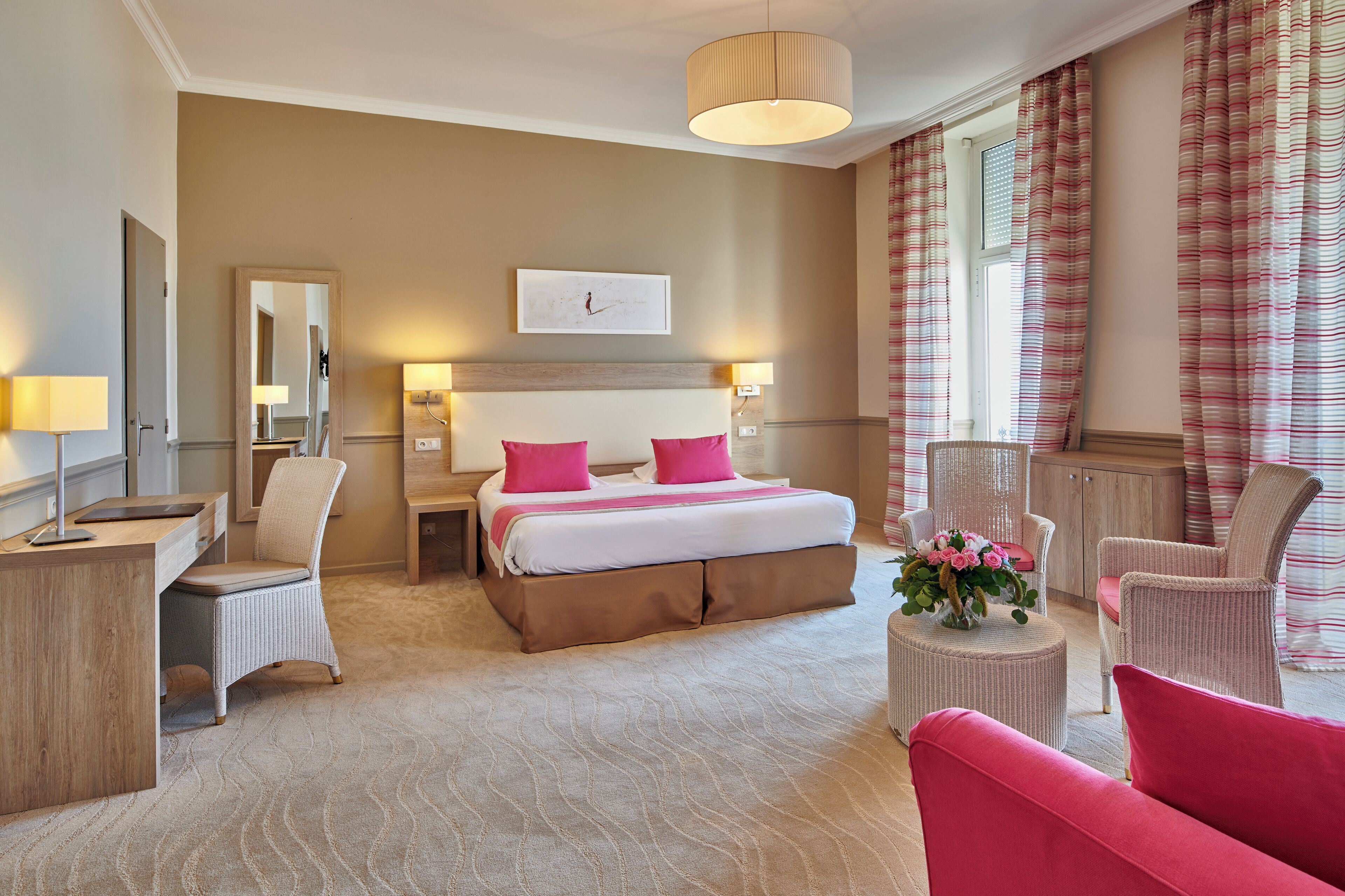 deluxe room, sea view | in-room safe, desk, blackout curtains, soundproofing