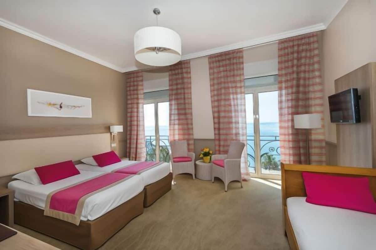 In-room safe, desk, blackout drapes, soundproofing