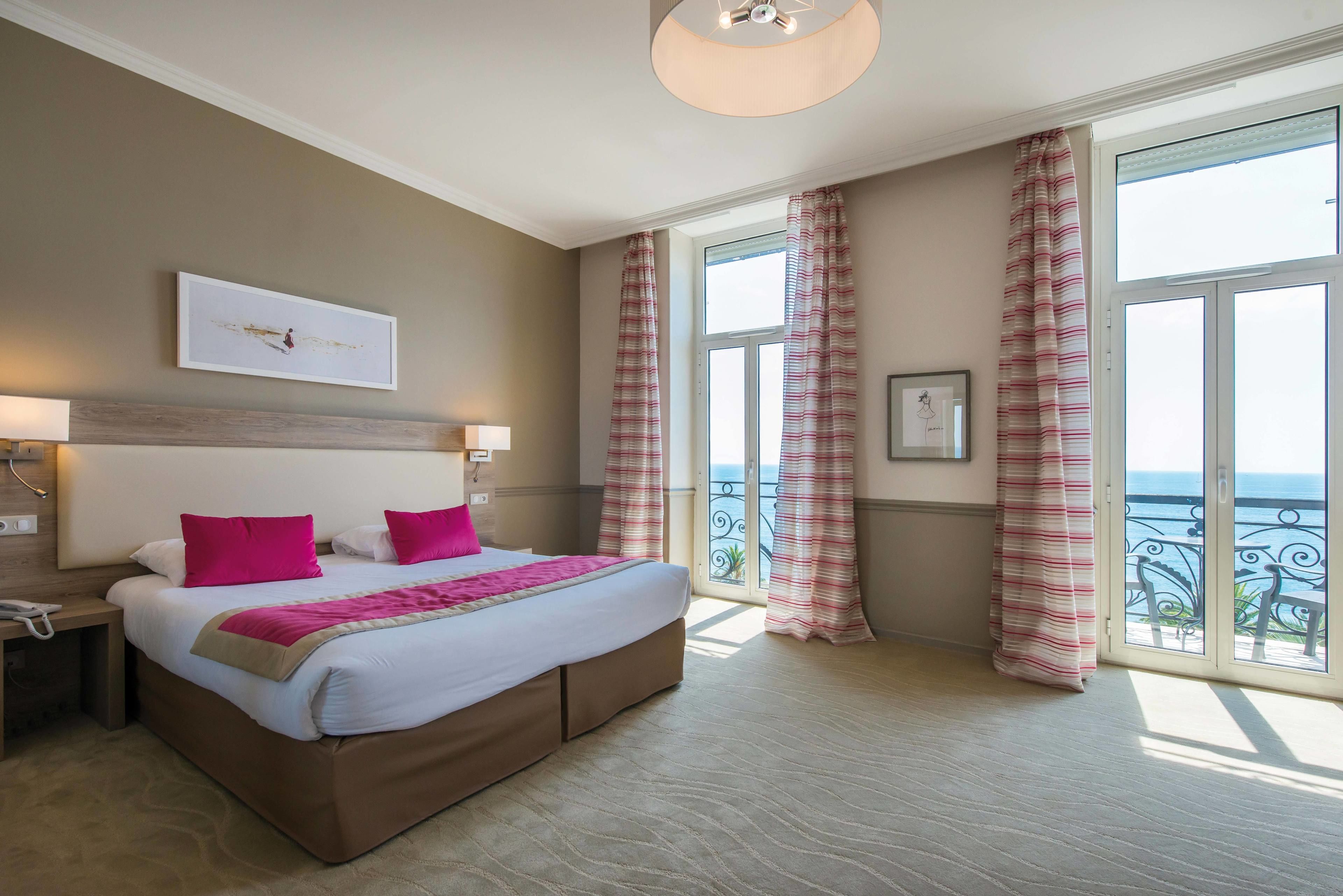 superior double room, sea view | in-room safe, desk, blackout curtains, soundproofing