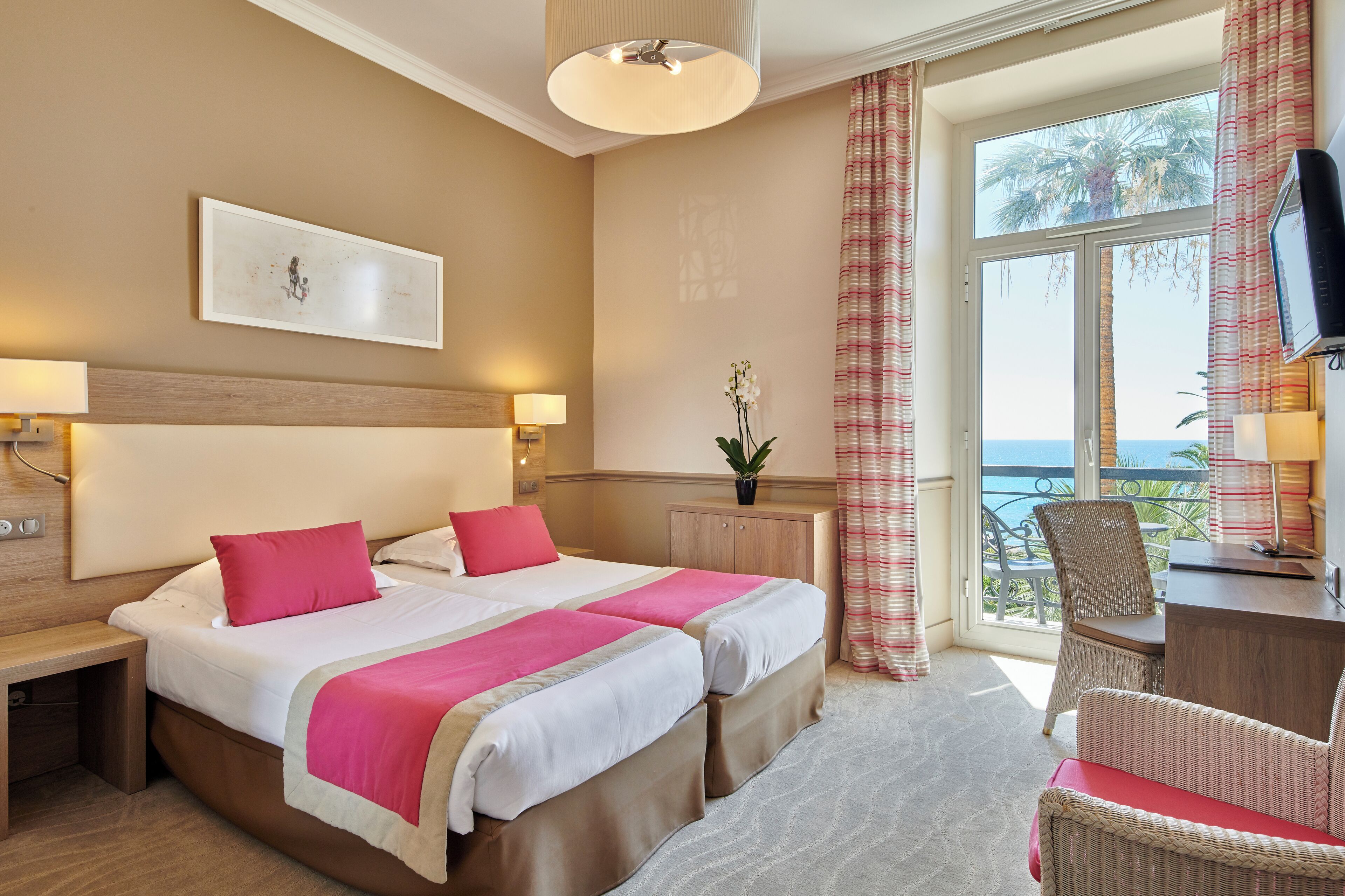 Coffres-forts dans les chambres, bureau, rideaux occultants