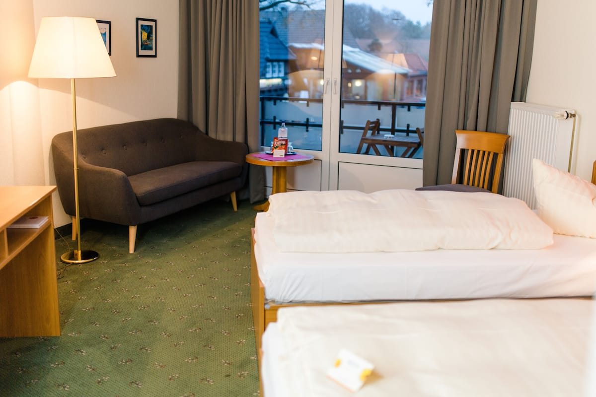 Kamar Double Comfort | Meja kerja, Wi-Fi gratis, dan seprai linen