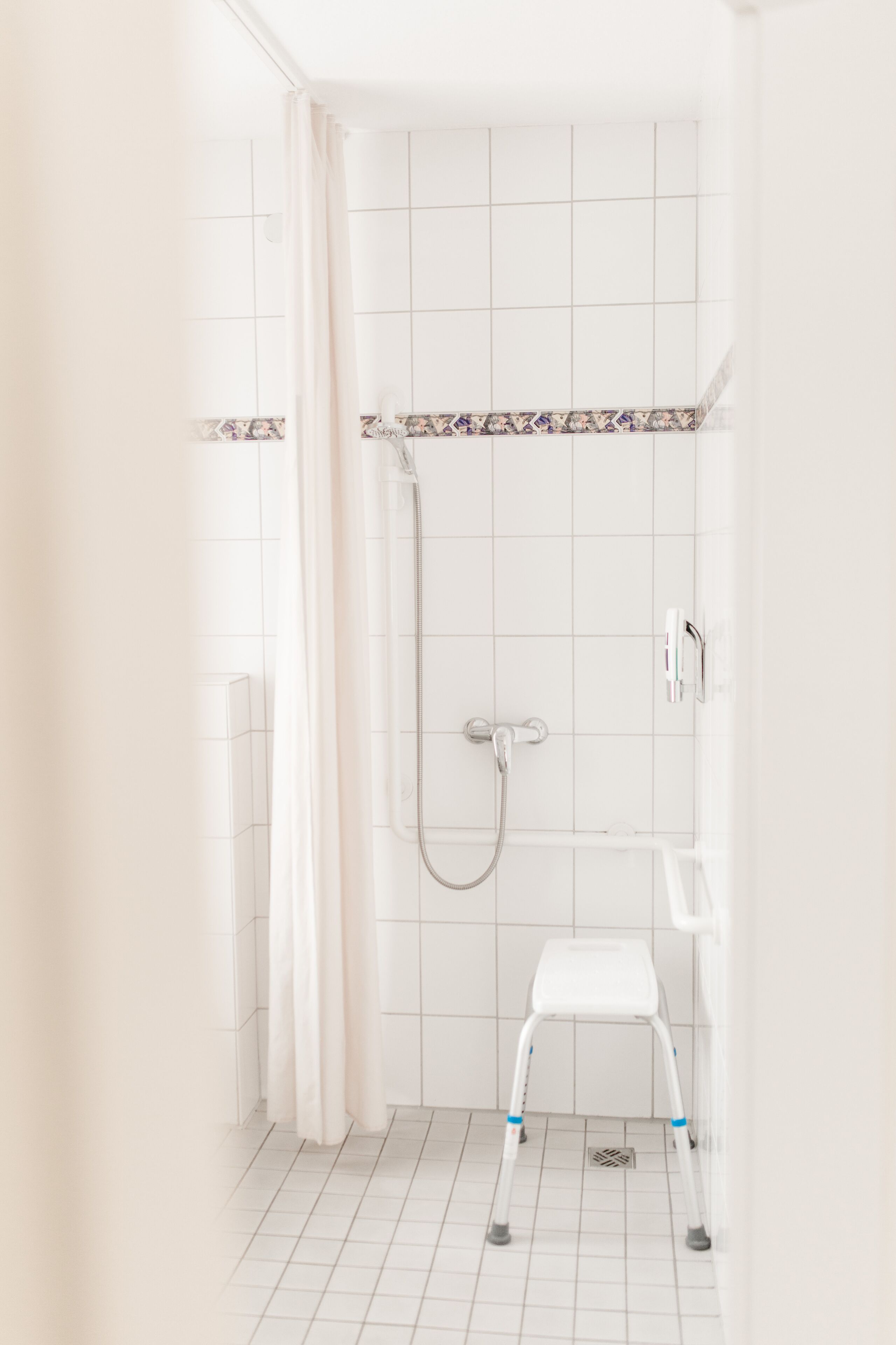 standard double room | accessible bathroom