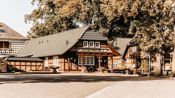 Se sirven comidas, cenas y cocina regional