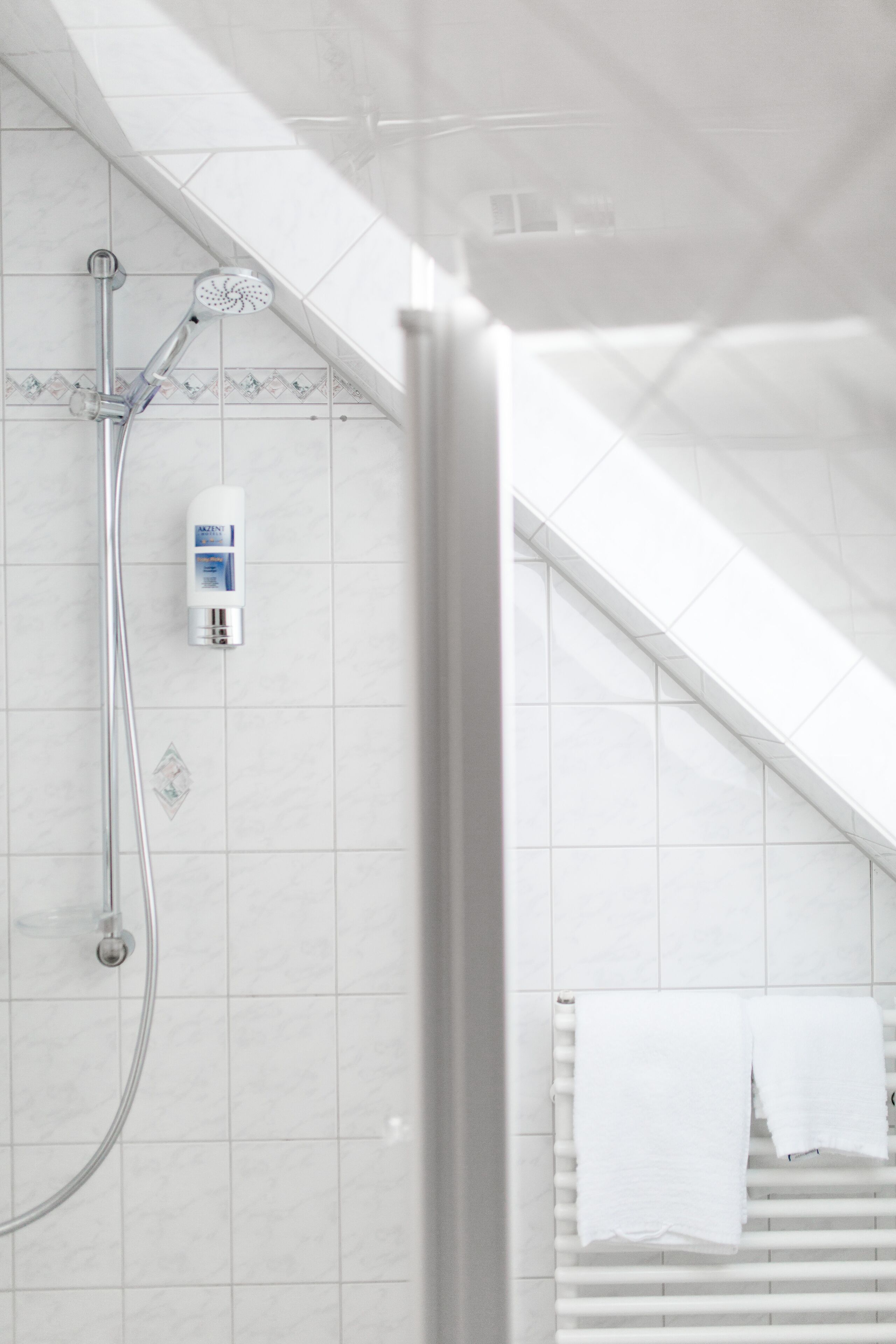 shower, free toiletries, towels