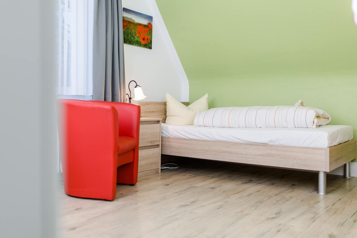Kamar Single Standar | Meja kerja, Wi-Fi gratis, dan seprai linen