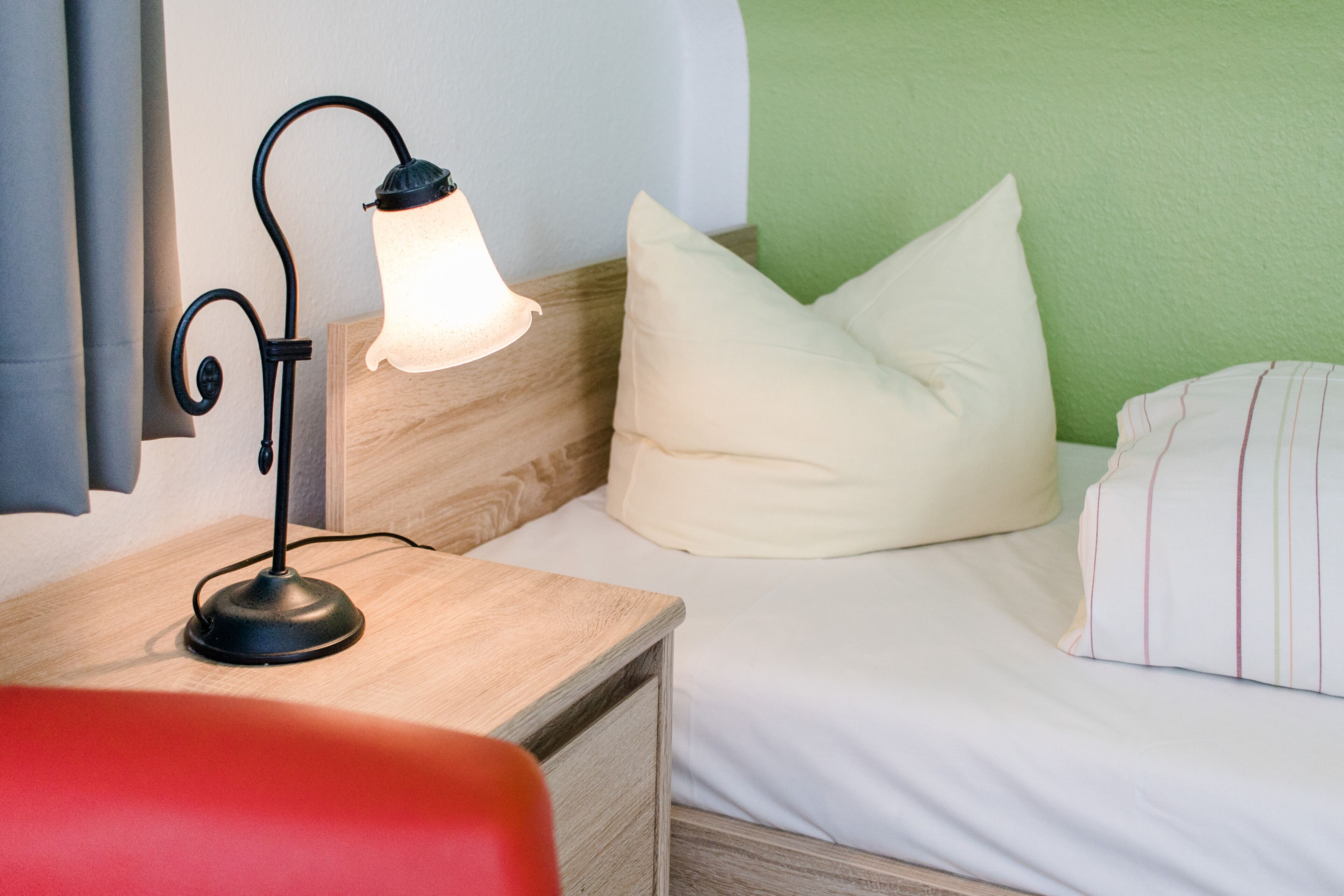 standard single room | desk, free wifi, bed sheets, wheelchair access