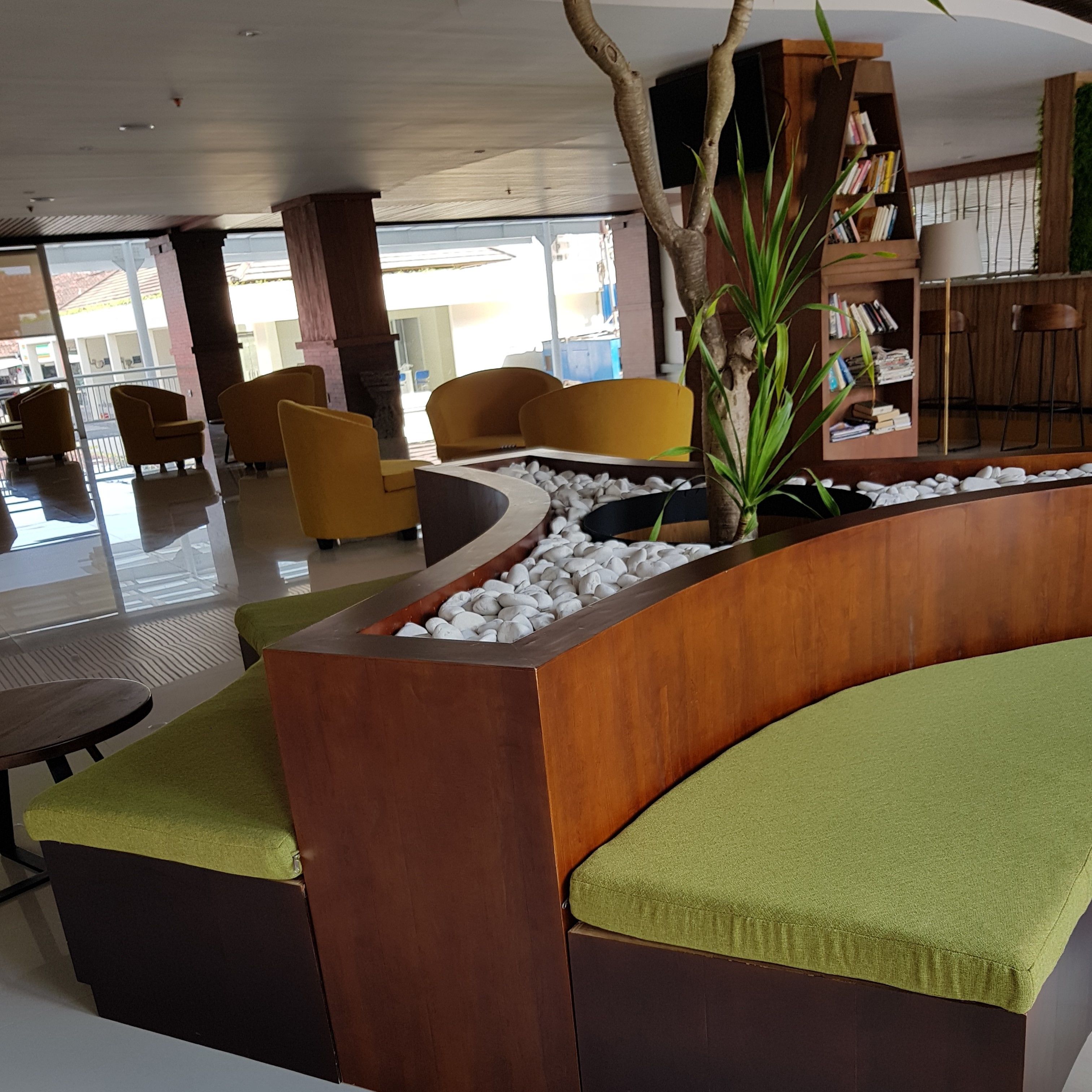 Lobby-lounge