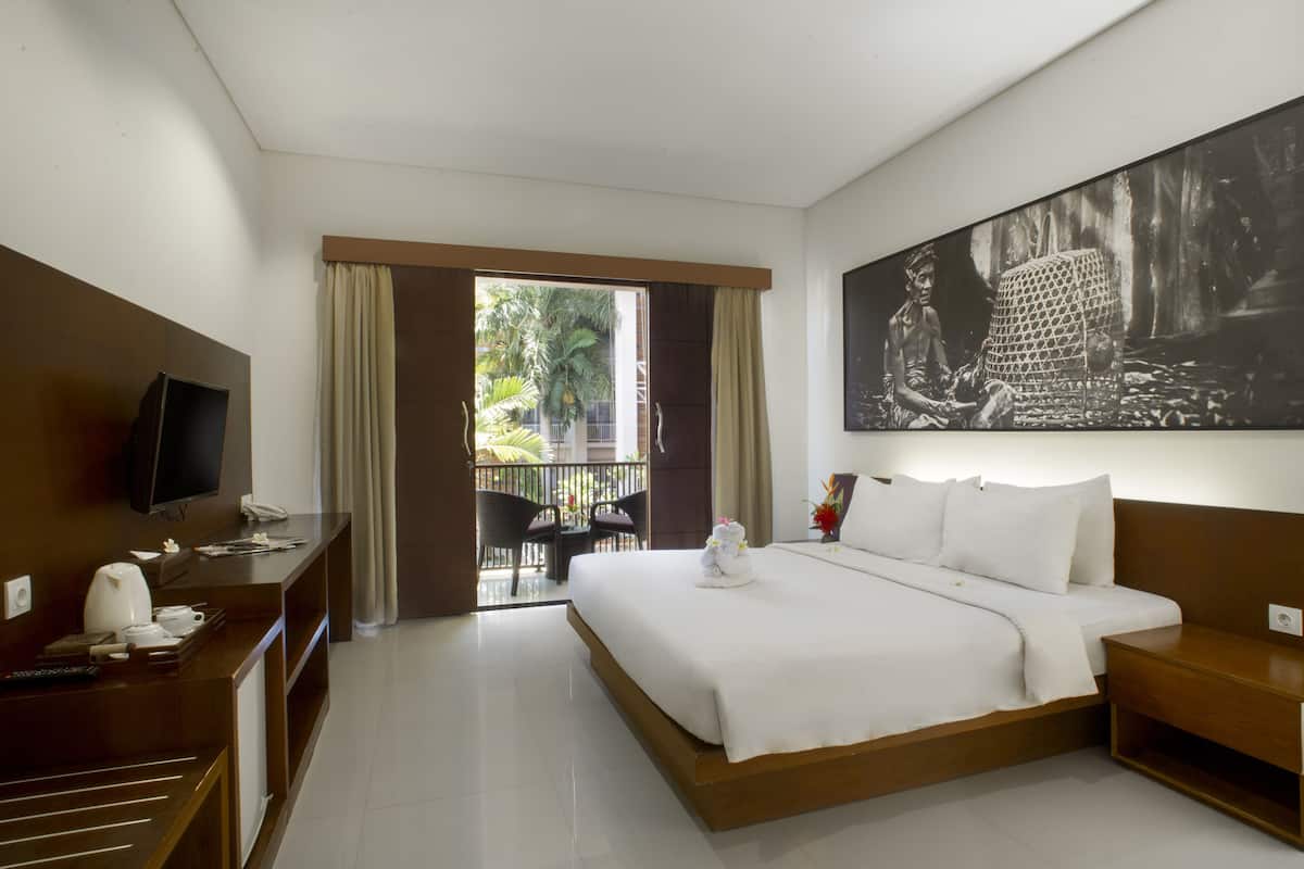 Deluxe Poolside | In-room safe, individually furnished, desk, free WiFi