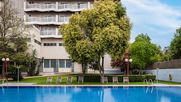 Seasonal outdoor pool