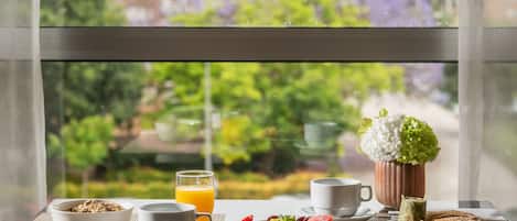 Buffet breakfast on weekends (EUR 15 per person)