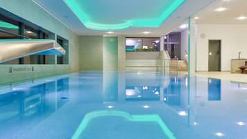 Indoor pool, sun loungers