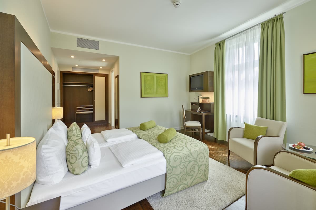 1 bedroom, minibar, in-room safe, desk