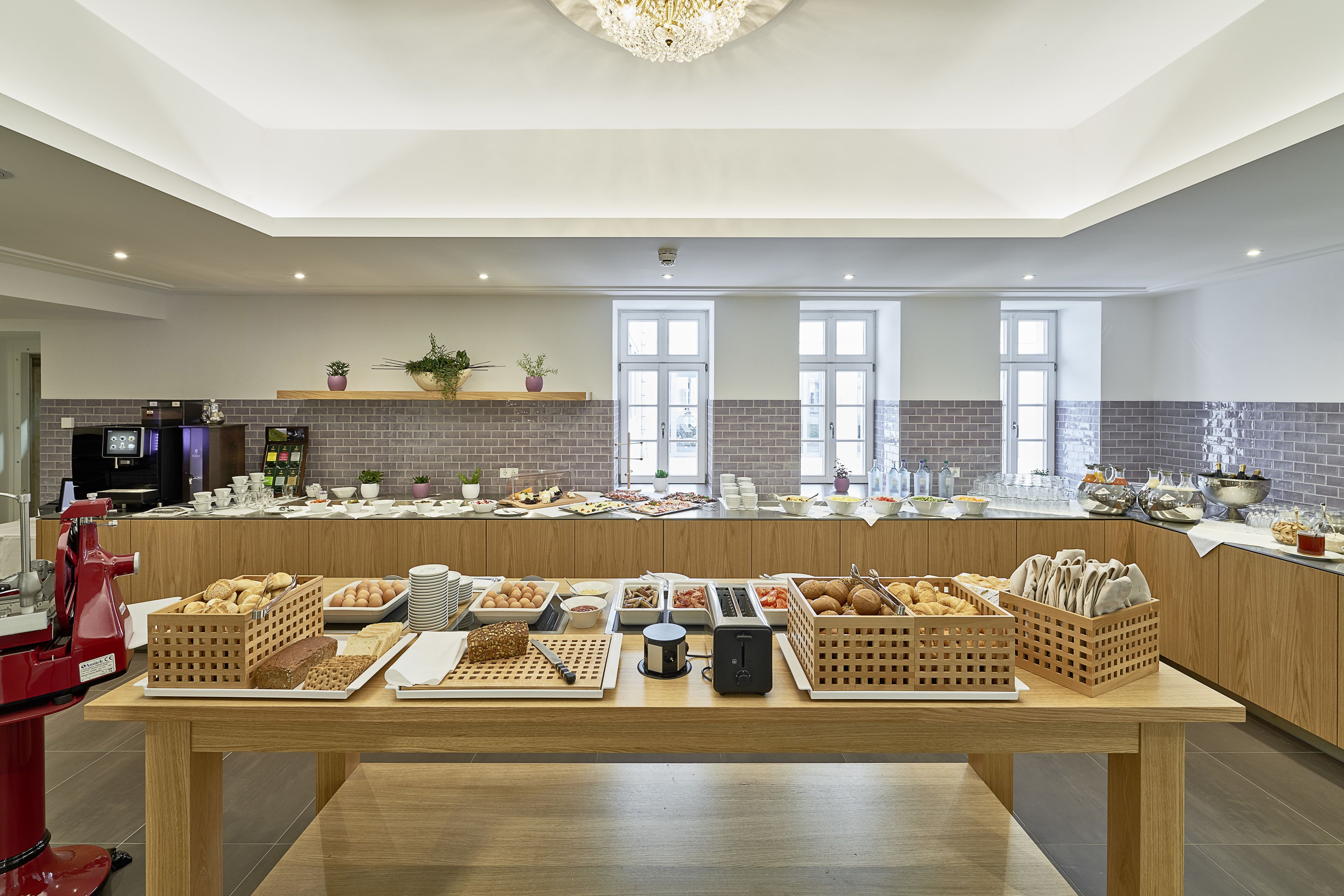 Free daily buffet breakfast
