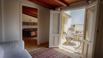 Habitación superior con 1 cama doble o 2 individuales | Minibar, escritorio, ropa de cama