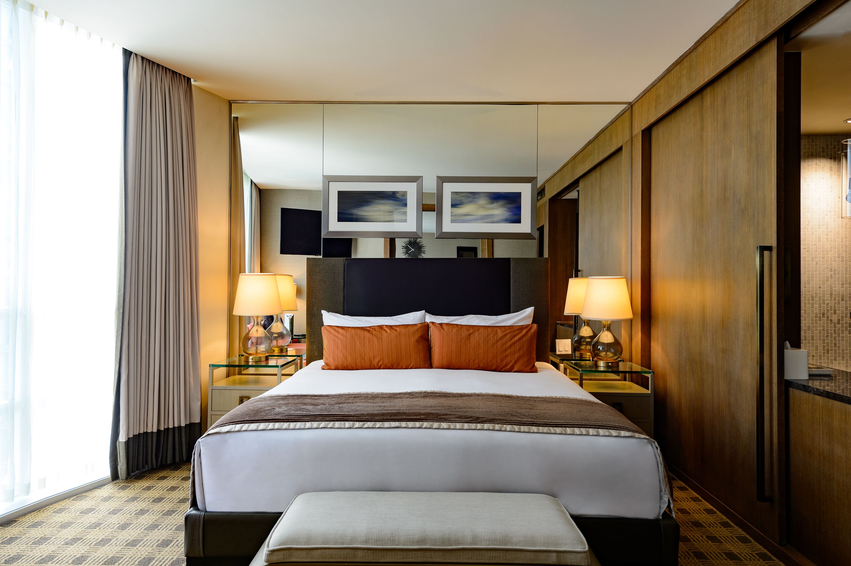 Hochwertige Bettwaren, Daunenbettdecken, Pillowtop-Betten, Minibar