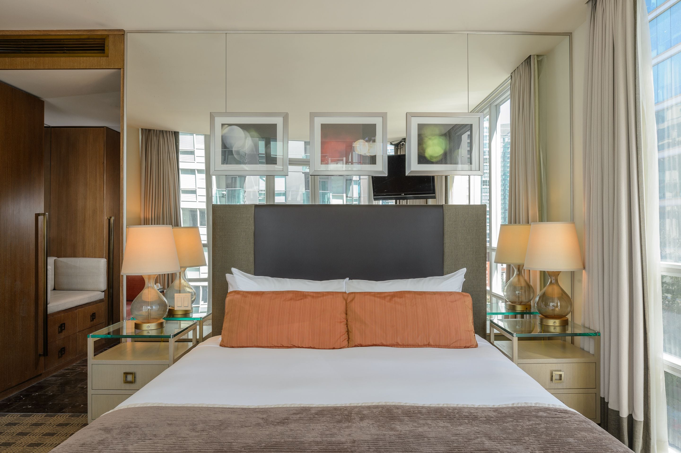 Hochwertige Bettwaren, Daunenbettdecken, Pillowtop-Betten, Minibar