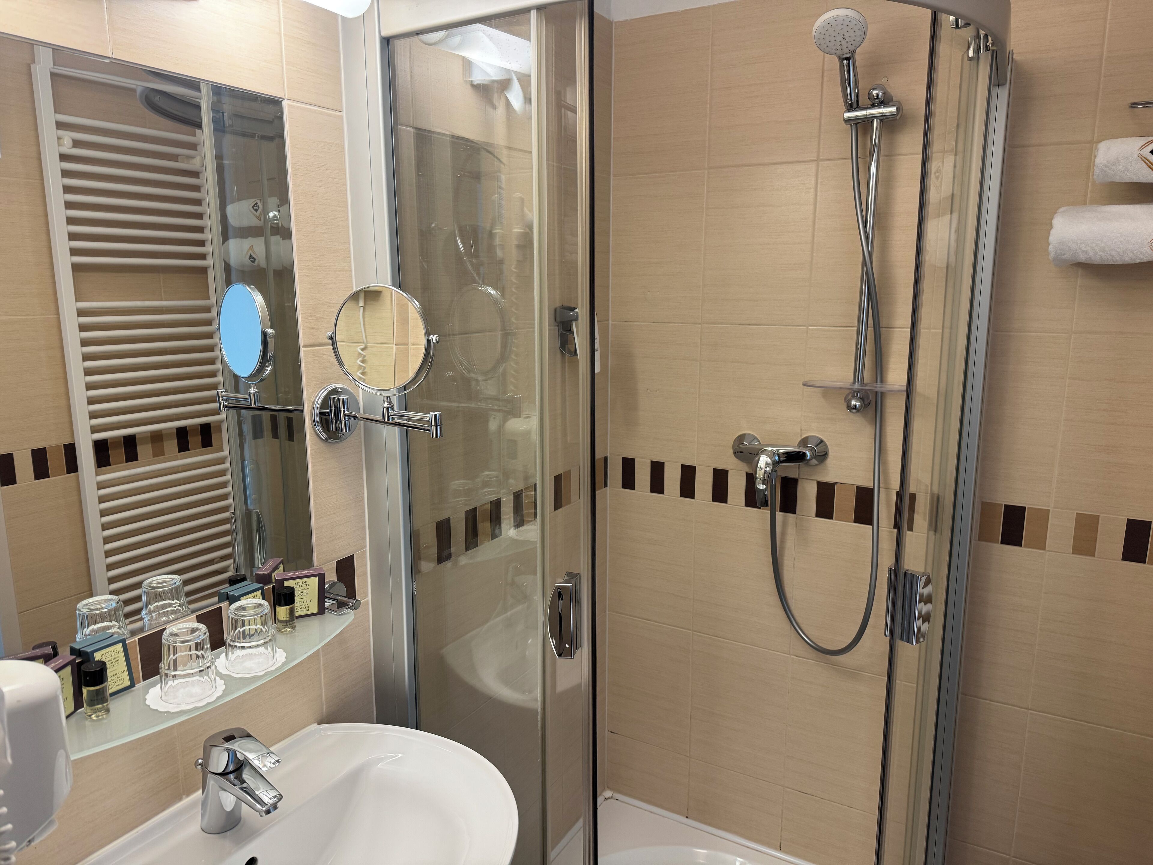 standard twin room | bathroom | shower, free toiletries, hair dryer, towels