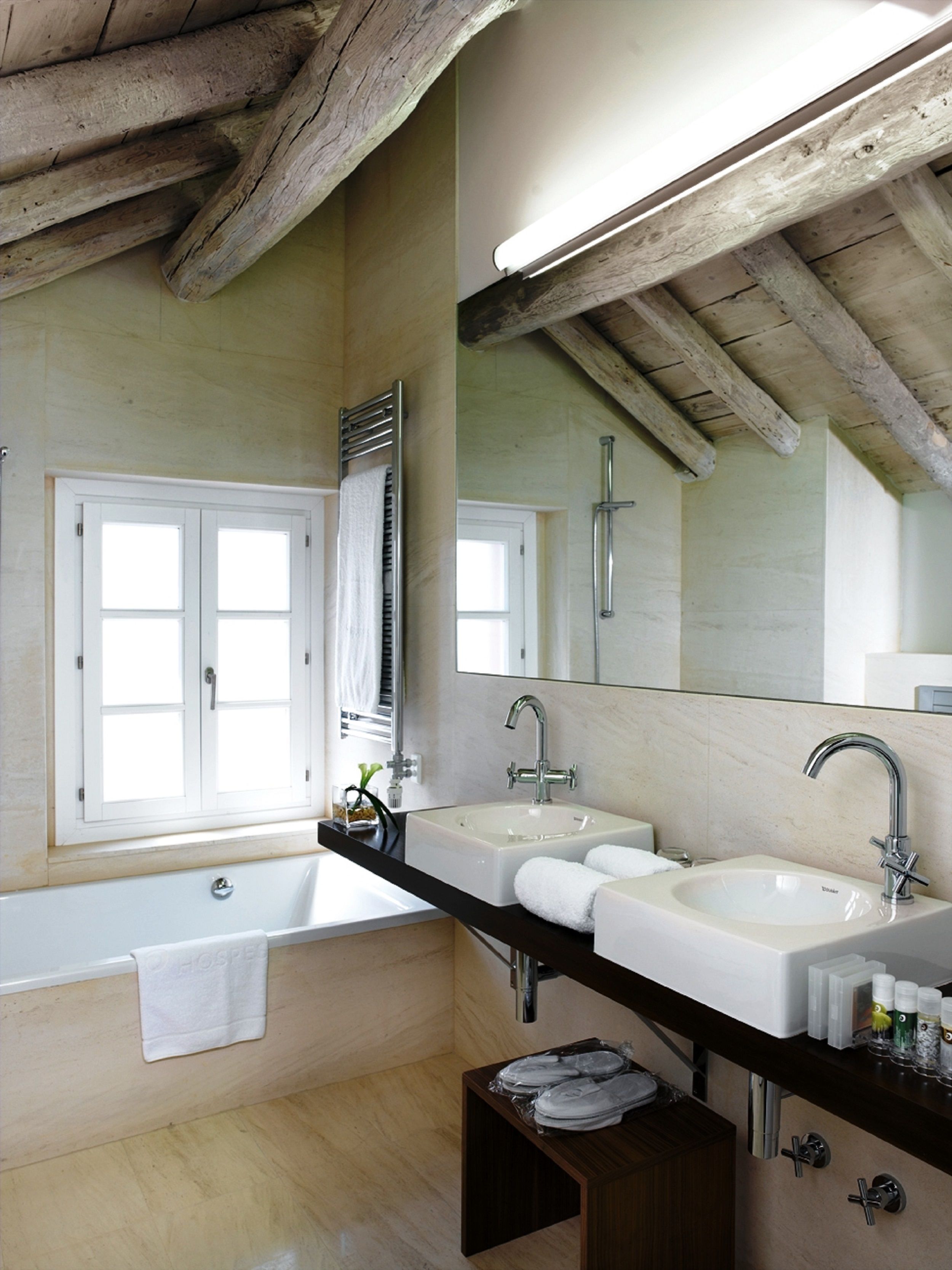 deluxe double room | bathroom | free toiletries, hair dryer, bathrobes, slippers