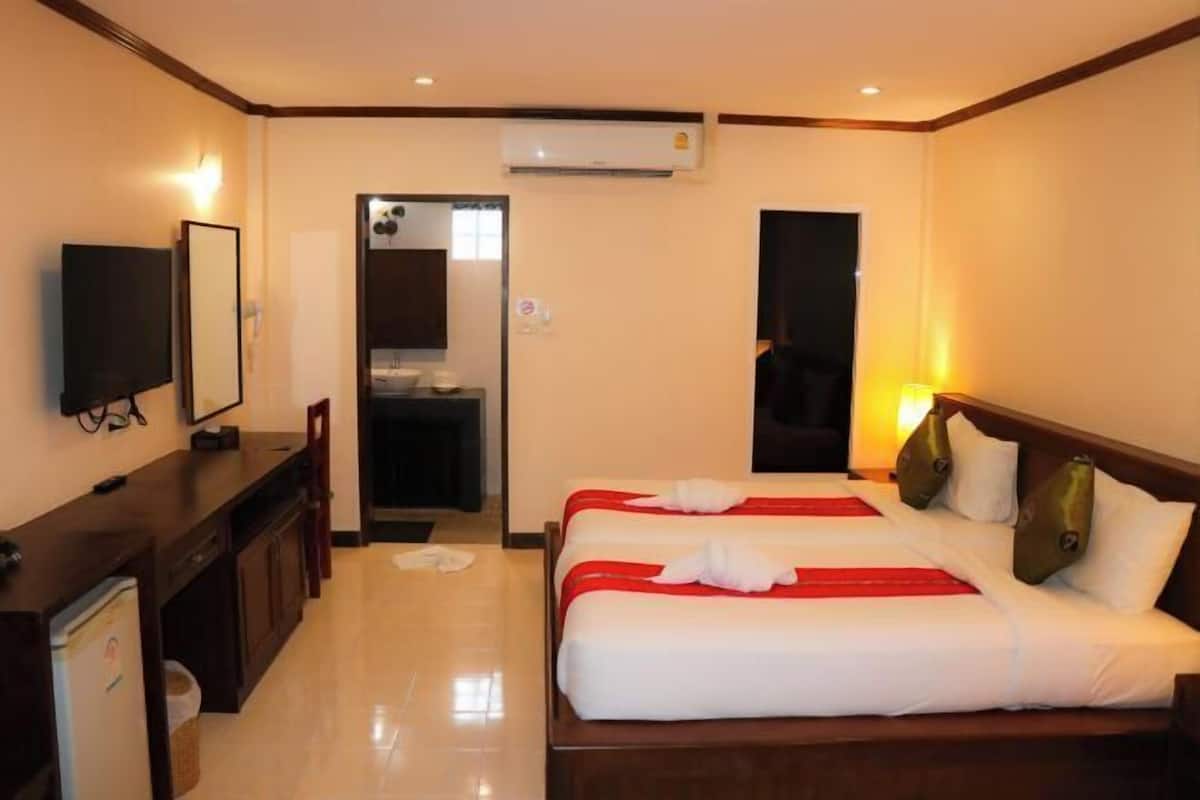 Minibar, in-room safe, desk, blackout drapes