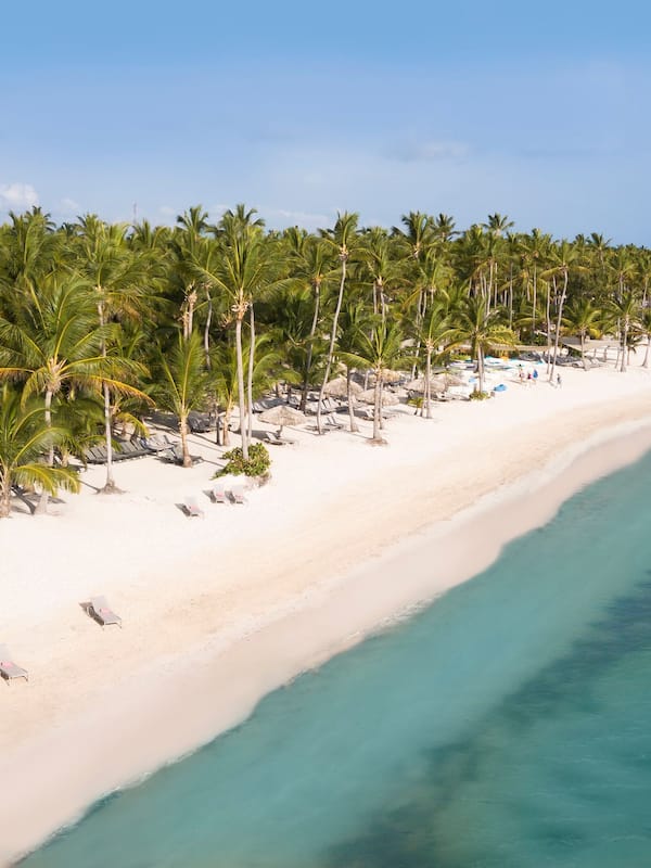 Private beach, white sand, sun-loungers, beach umbrellas