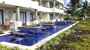 Privileged Deluxe & Swimming Pool | Terraza o patio