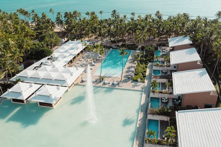 2 outdoor pools, sun loungers. Catalonia Royal Bavaro - Adults Only