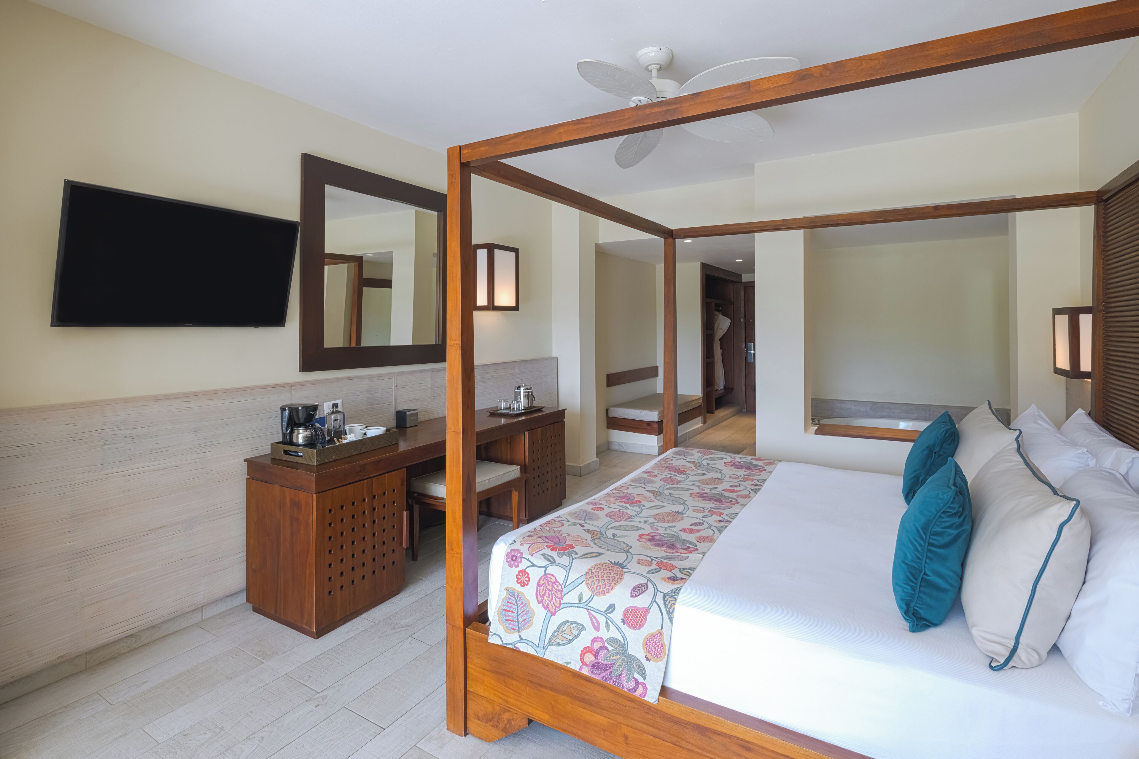 Privileged Deluxe & Swimming Pool | Minibar (con alcuni snack e alcune bevande gratis)