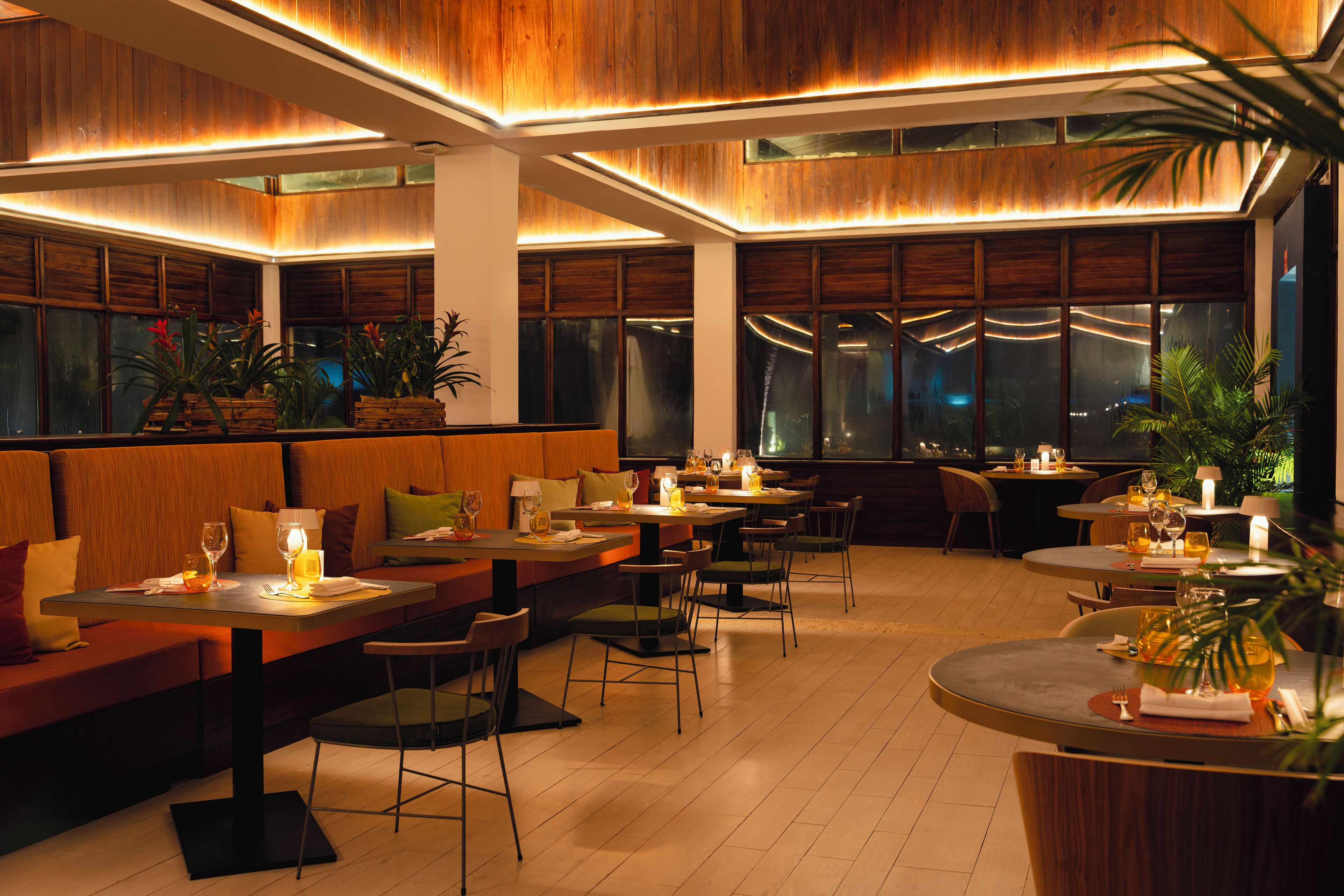 7 restaurants, breakfast, lunch, dinner served; mediterranean cuisine