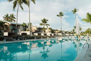 2 outdoor pools, sun loungers