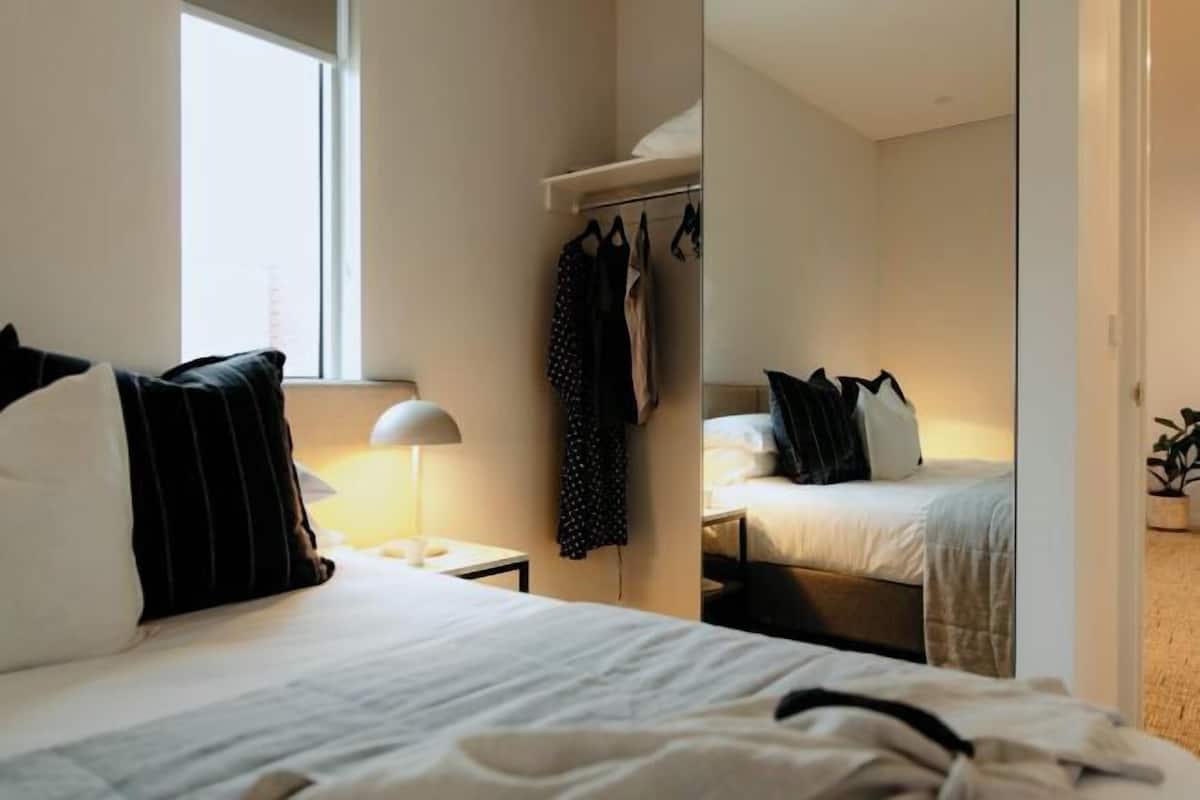 Bureau, fer et planche à repasser, lits bébé (gratuits), Wi-Fi gratuit