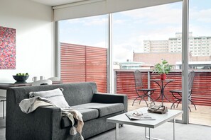 32-inch LCD TV with cable channels, TV