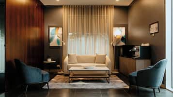 Área de estar no saguão