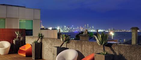 شرفة على السطح