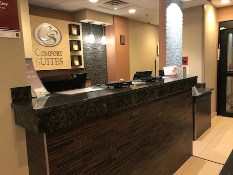 Lobby. Comfort Suites Monaca