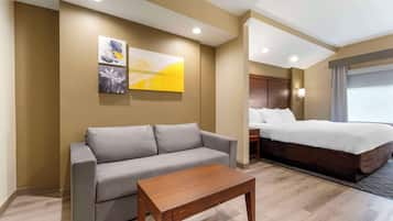 Suite, Non Smoking | Desk, iron/ironing board, free WiFi, bed sheets