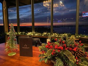 2 restaurantes; se sirven desayunos 