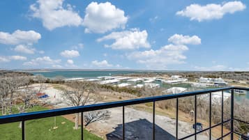 Suite, 1 King Bed, Non Smoking, Balcony | Premium bedding, individually decorated, individually furnished, desk