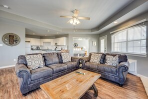 Suite, 1 King Bed, Non Smoking (Efficiency)