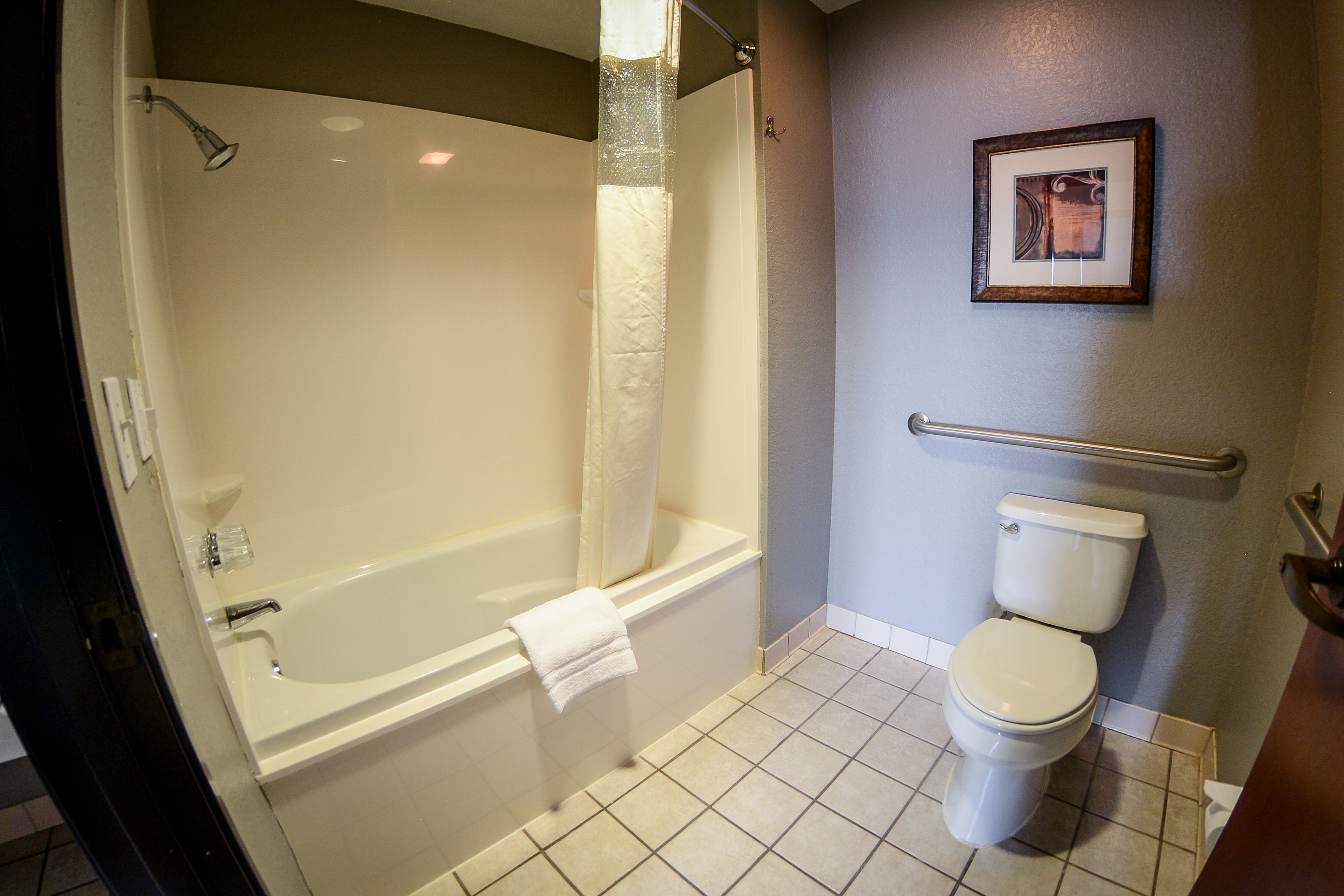 Combined shower/tub, deep soaking tub, hair dryer, towels