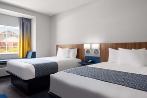 In-room safe, desk, iron/ironing board, free cribs/infant beds - Microtel Inn & Suites by Wyndham Houma (Houma)