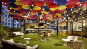 Tempat makan outdoor