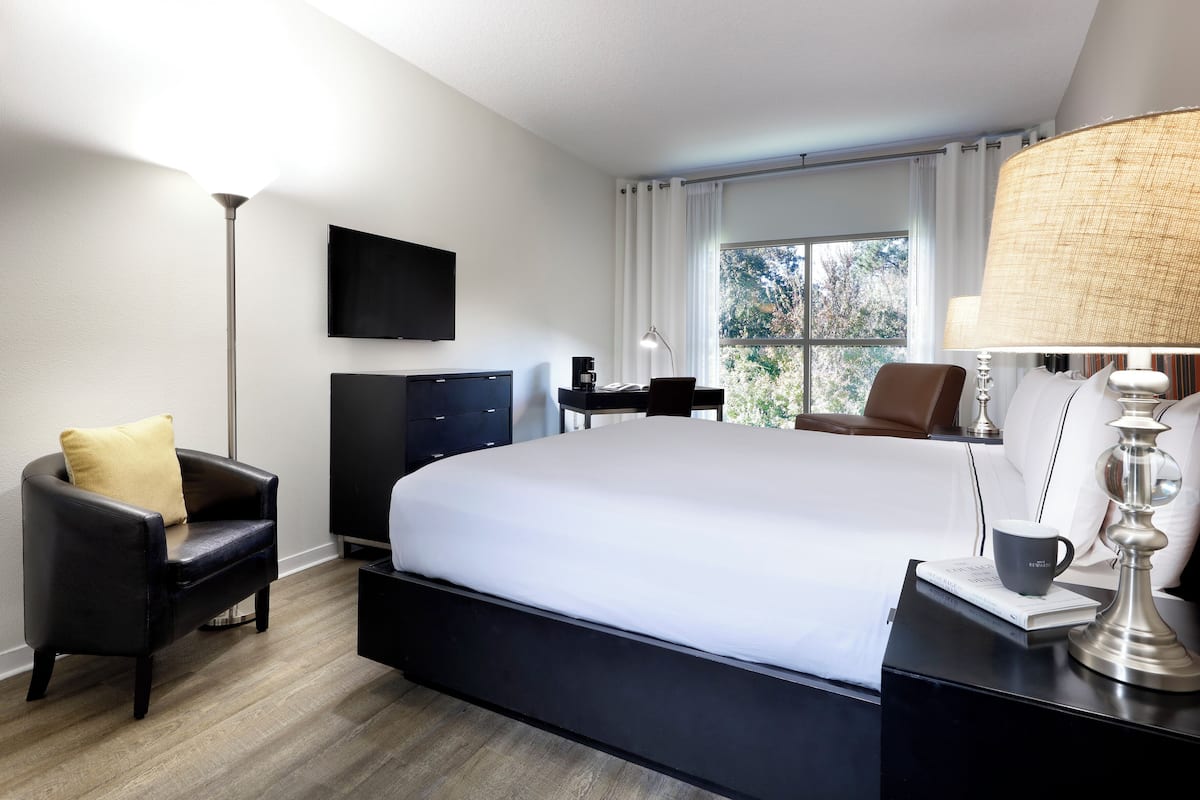 Family Suite (Grand) | In-room safe, desk, laptop workspace, blackout drapes