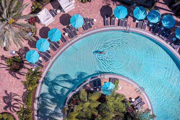 Outdoor pool, open 7:00 AM to 11:00 PM, cabanas (surcharge)