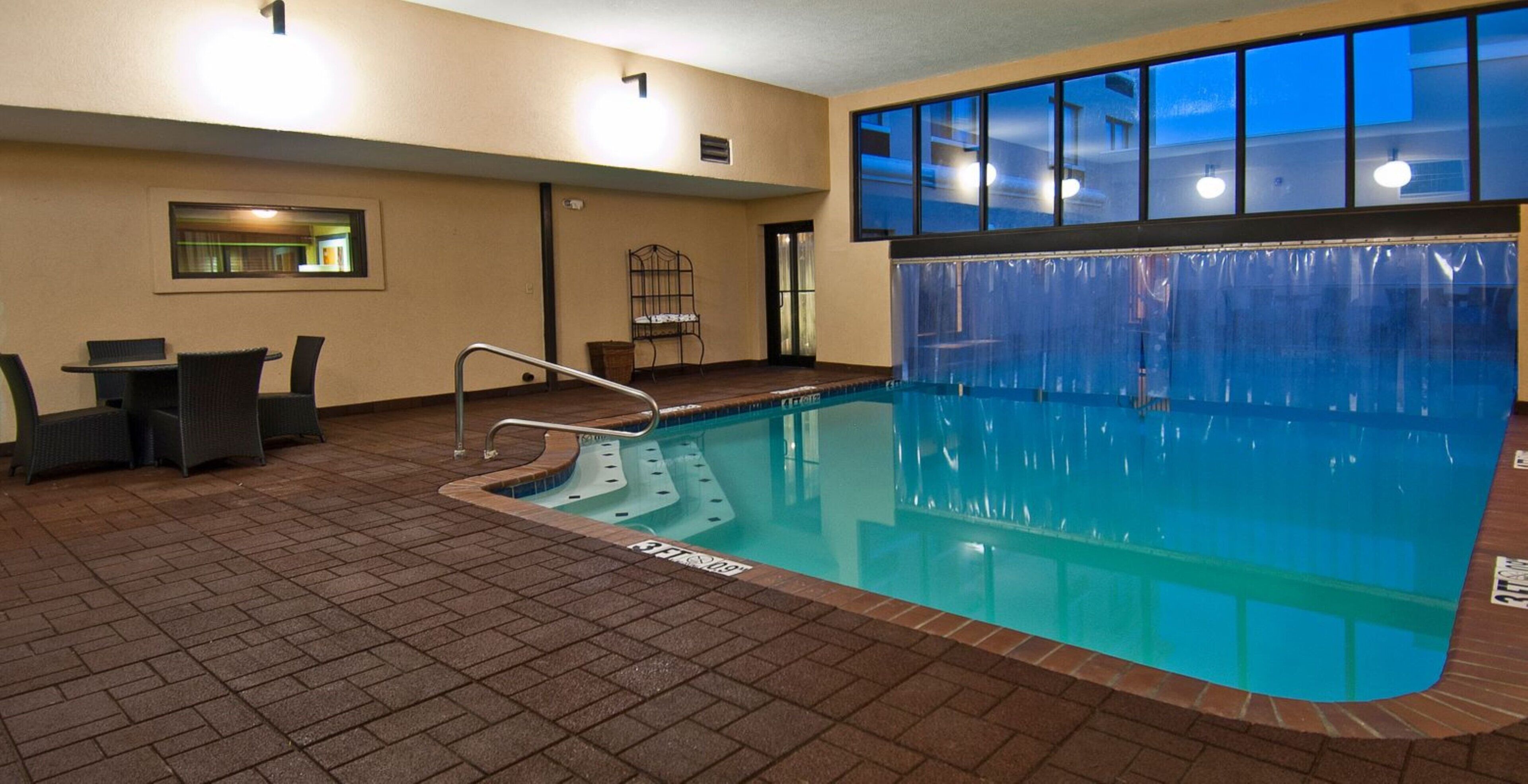 Outdoor pool, open 9 AM to 9 PM, sun loungers