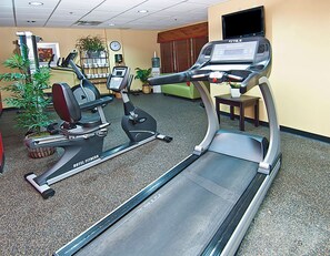 A hotel fitness center with treadmills and exercise bikes. - Holiday Inn Vicksburg by IHG (Vicksburg)