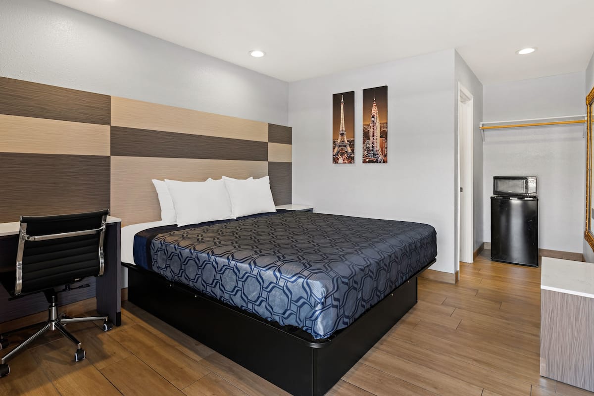 standard room, 1 queen bed | desk, iron/ironing board, free wifi, bed sheets