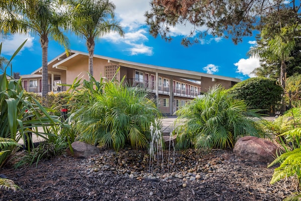 Exterior - Bay Breeze Inn (Oakland)